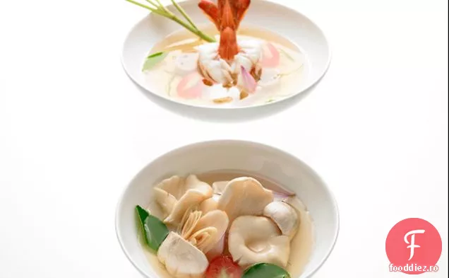 Supă de ciuperci condimentată și acră (Tom Yam Hed)