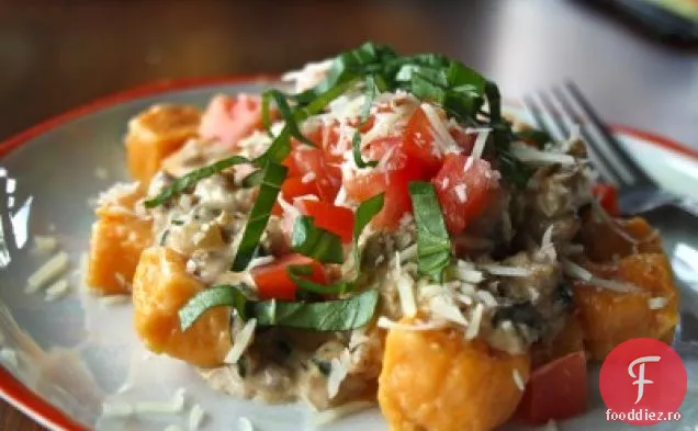 Gnocchi de cartofi dulci cu cârnați italieni Alfredo