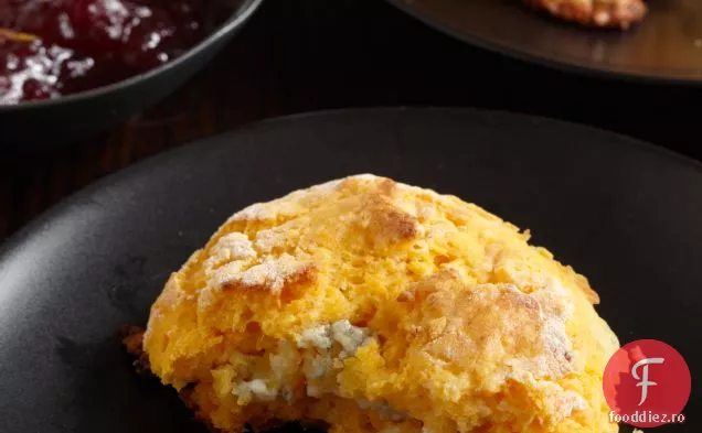 Biscuiți cu dovlecei și Stilton