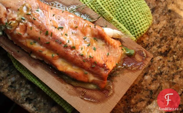 Somon Scândurat De Cedru Cu Glazură De Muștar De Arțar