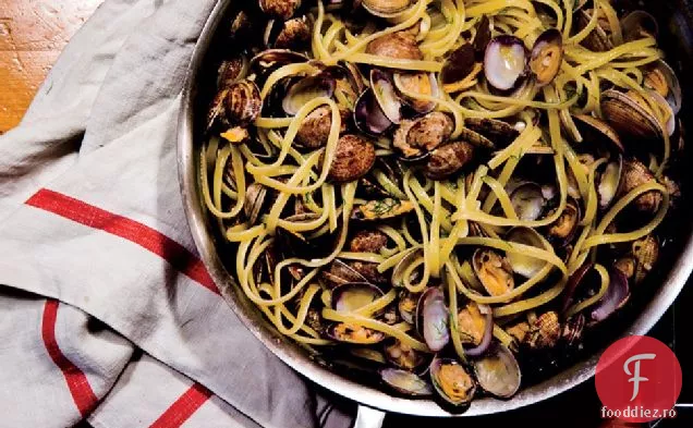 Linguine Cu Scoici Și Fenicul