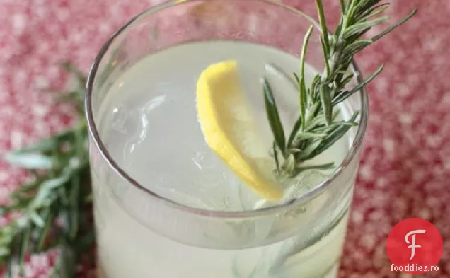 Cocktail De Rozmarin Și Mere