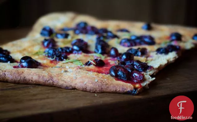 Focaccia cu aluat cu struguri și rozmarin