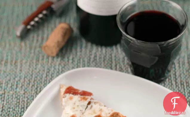 Pizza Cu Salam, Mozzarella Și Ierburi Proaspete