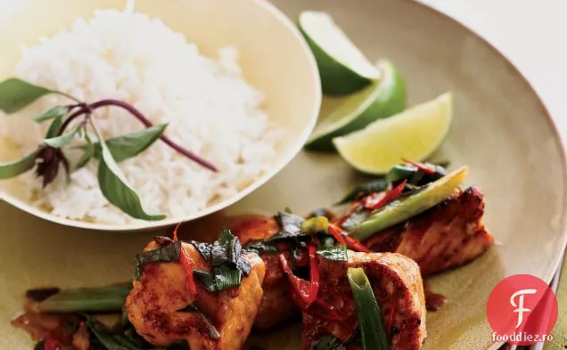 Somon glazurat cu sos de stridii și busuioc