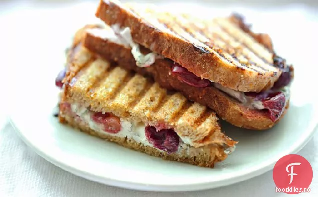 Brânză De Capră Humboldt Fog Și Panini De Struguri Prăjiți