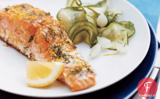 Somon de lămâie-mărar la grătar cu salată de castraveți