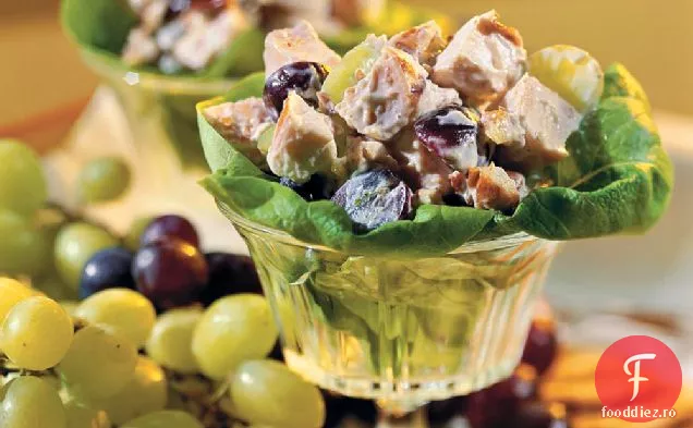 Salată de pui cu struguri și nuci pecan