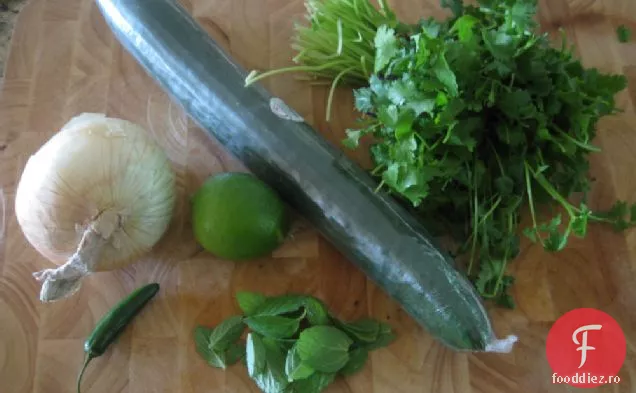 Somon La Grătar Cu Castraveți + Salsa De Ceapă Dulce