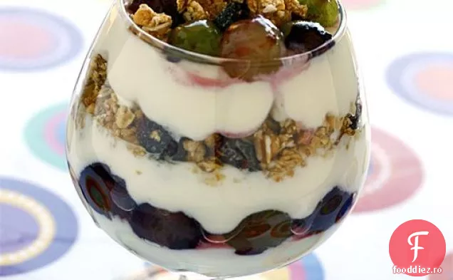Rețetă de Parfait de fructe și iaurt (Parfait de struguri și Granola)
