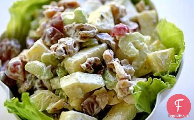 Salată Waldorf
