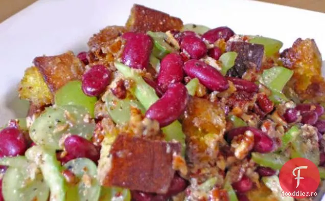Salată de pâine și fasole