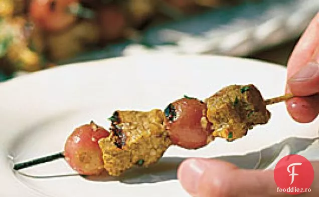 Kebab Picant De Porc La Grătar Și Struguri