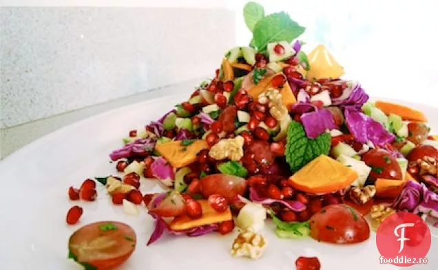 O Salată Crocantă Dulce Și Proaspătă, Cu Dres De Iaurt Curry