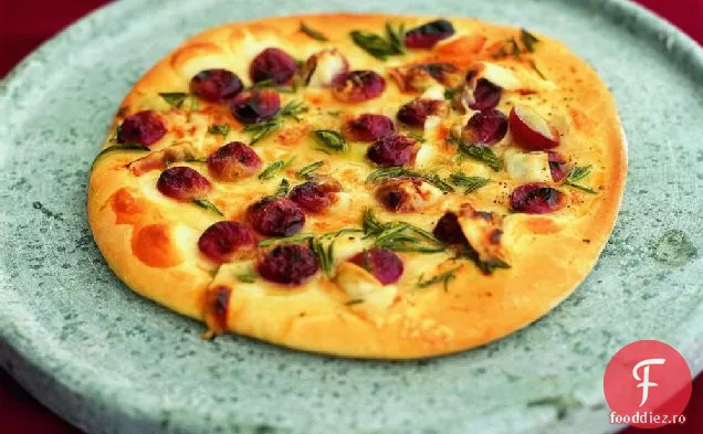 Pizza cu struguri roșii cu miere, rozmarin și Pecorino