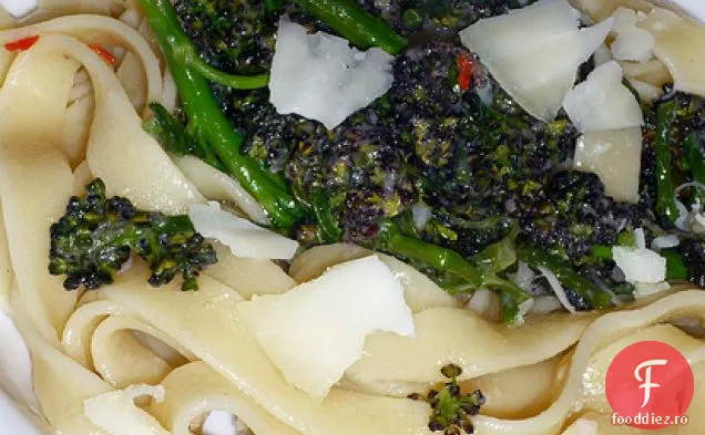 Tagliatelle Cu Broccoli Încolțit Violet, Hamsii Și Pecorino