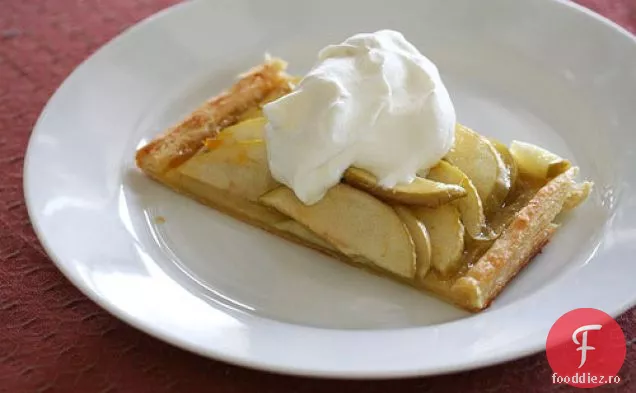 Tarta Usoara De Mere Cu Frisca Bourbon