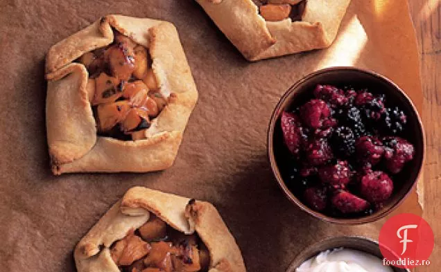 Tarte Rustice Cu Mere Cajeta Cu Salsa De Fructe De Pădure