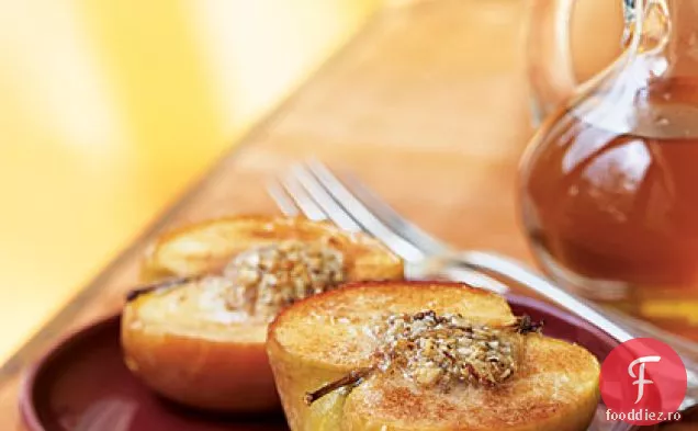 Mere coapte umplute cu migdale cu sos de Caramel-mere