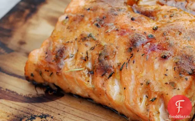 Somon De Scândură De Cedru La Grătar