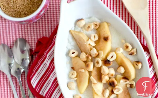 Mic Dejun Mămăligă Cu Mere Cu Unt Și Alune