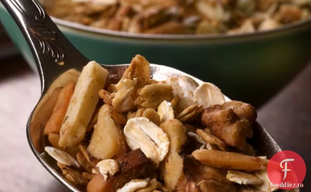 Granola cu mere și scorțișoară