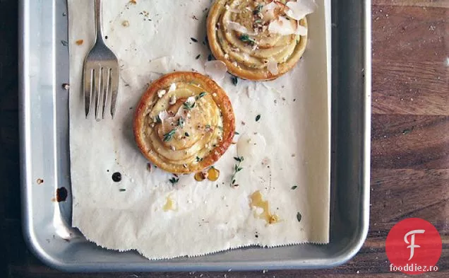 Tartele cu brânză de mere și capră cu miere de cimbru