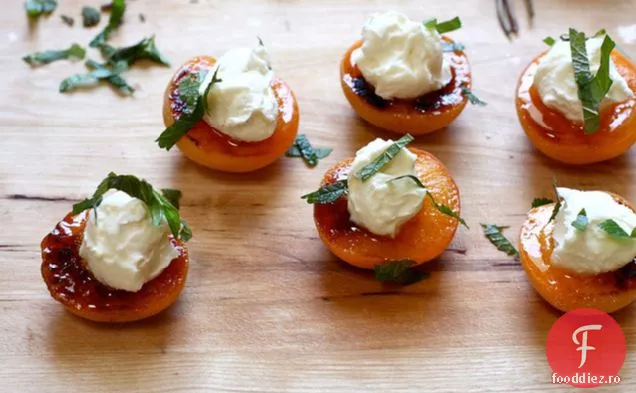 Caise Simple Prăjite Cu Mascarpone De Miere
