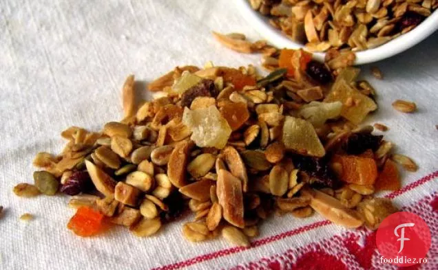 Granola Cu Migdale, Caise, Afine Și Ananas