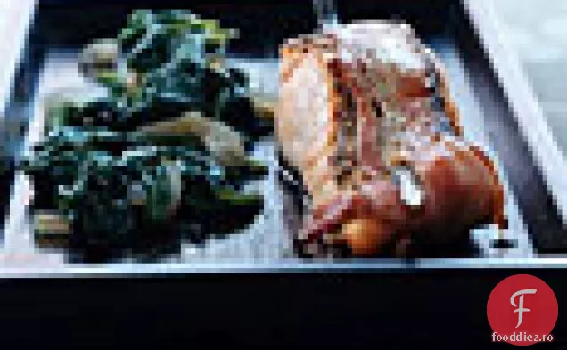 Somon învelit cu slănină cu spanac ofilit