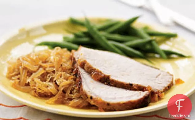 Loin de porc frecat cu glazură de caise și varză murată
