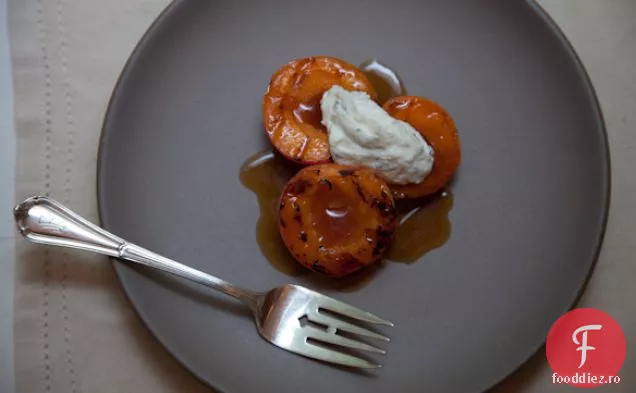 Caise La Grătar Cu Ricotta Bătută, Busuioc Și Oțet De Sherry