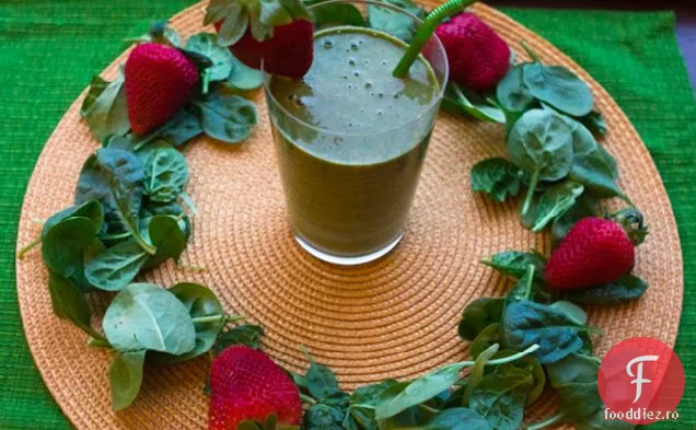 Smoothie Cu Spanac Cu Banane Cu Căpșuni