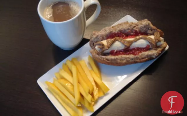 Hot Dog Cu Banane + Cartofi Prăjiți