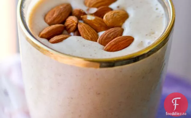 Shake Simplificat De Banane Cu Unt De Migdale