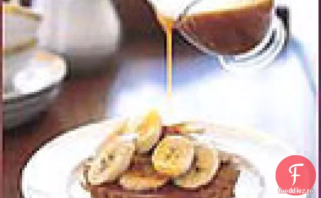 Prăjituri de migdale cu banane și sos cald de Caramel