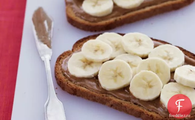 Pâine Prăjită Cu Unt De Banane Și Migdale