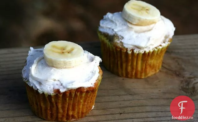 Cupcakes Cu Banane Cu Glazură De Miere De Scorțișoară