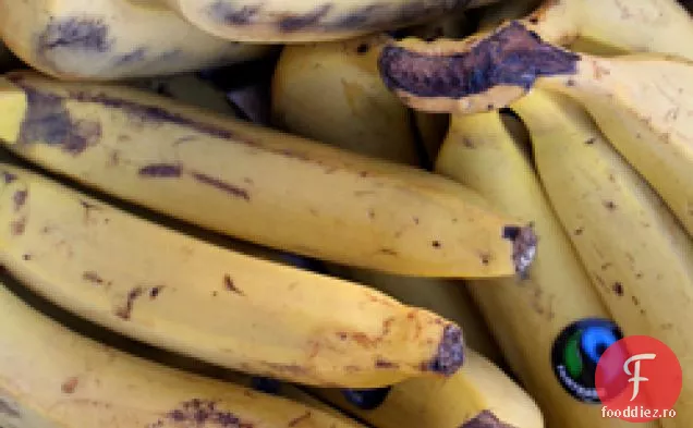 Tort cu ciocolată cu banane cu susul în jos