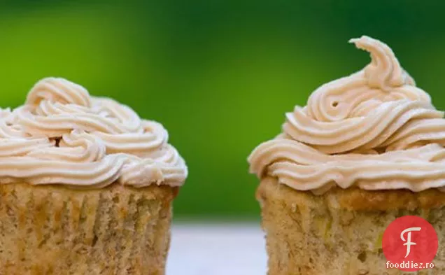 Cupcakes Cu Banane Cu Glazură De Unt De Arahide