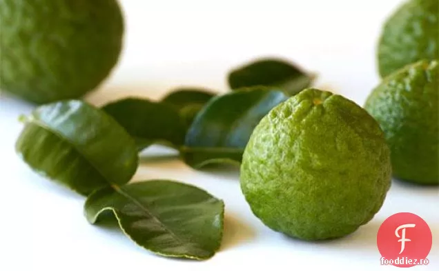 Salată Uscată De Caise Și Morcovi Pe Frunze De Betel