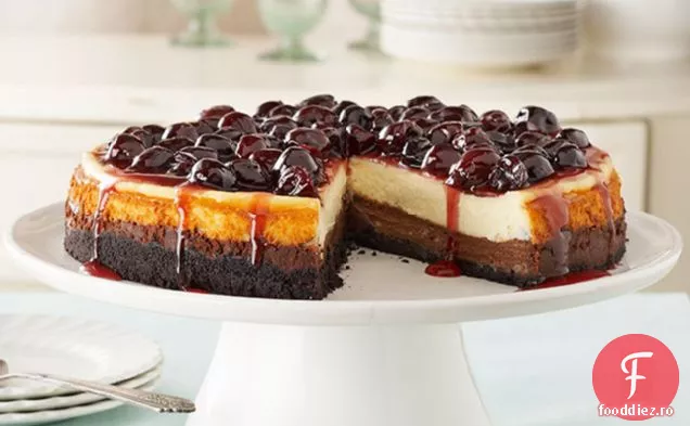 Cheesecake Cu Fund Negru Glazurat Cu Cireșe