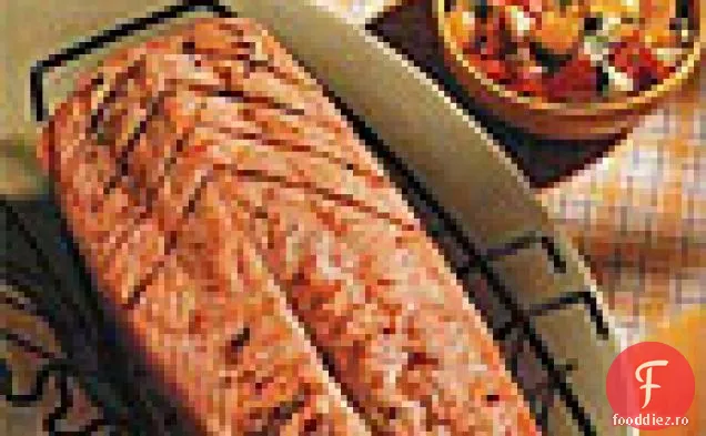 Somon la grătar cu roșii, castraveți și salsa de capere