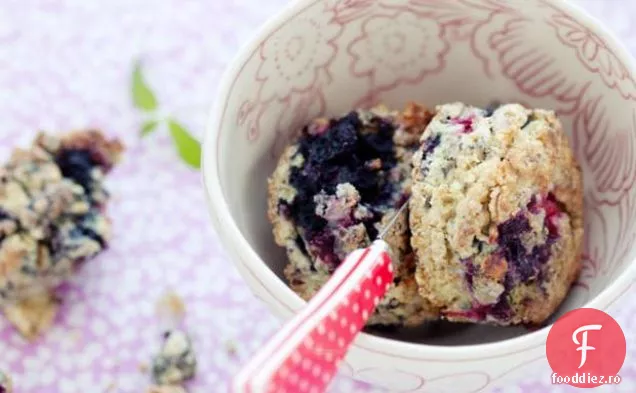 Zmeură Neagră, Coacăz Roșu, Quinoa Și Biscuiți De Ovăz