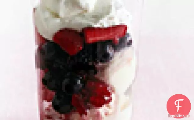 Sundaes mixte de fructe de pădure și Cassis