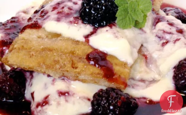 Phyllo Napoleons Cu Sos De Mure Și Cremă De Vanilie