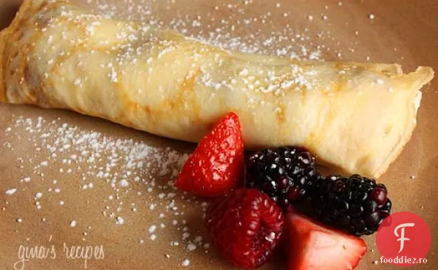Crepe Cehe Umplute Cu Fructe De Pădure Și Smântână
