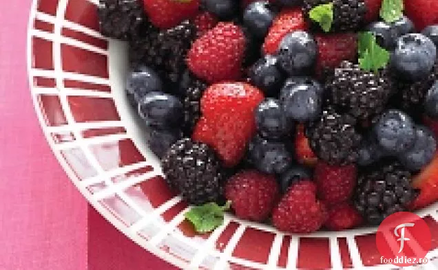 Salată Mixtă De Fructe De Pădure Cu Mentă