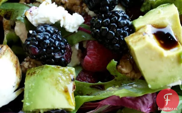 Salată De Vară Cu Fructe De Pădure