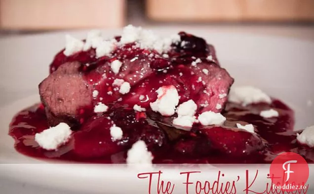 Friptură La Grătar Și Brânză Albastră Cu Glazură De Fructe De Pădure